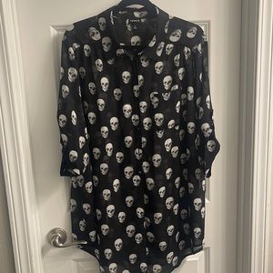 Torrid button down skull tunic